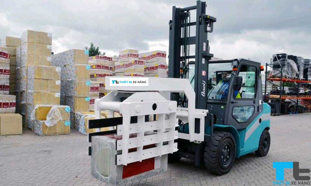 Vận hành kẹp gạch  kẹp khối - Trên cao